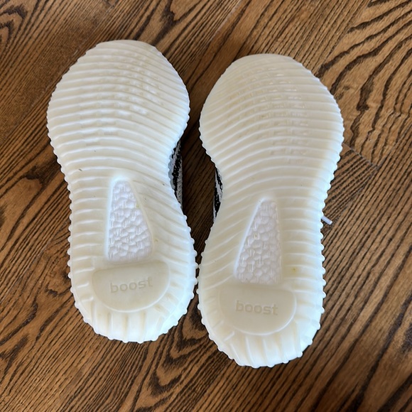 Yeezy Boost 350 V2 Zebra - Picture 5 of 5